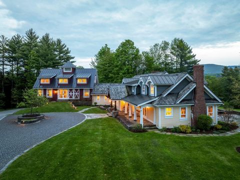 Willkommen im Needle Leaf Lane Estate, einer atemberaubenden Gentleman's Farm, eingebettet in 28 Hektar typischer Landschaft von Vermont. Entdecken Sie vor den Toren sanfte Hügel und private Ausblicke mit direktem Zugang zum Sterling Brook. Betreten ...