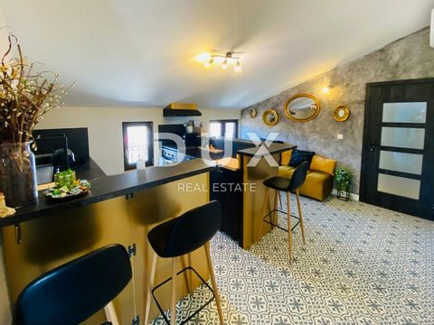 Location: Istarska županija, Rovinj, Rovinj. ISTRIA, ROVIGNO - Appartamento familiare arredato e confortevole situato in una zona tranquilla della periferia, vicino al centro città e alle bellissime spiagge. Questo attraente appartamento familiare si...