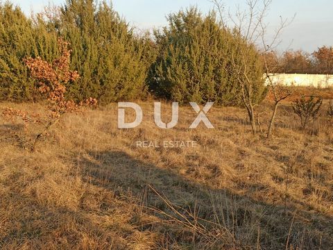 BOUWGROND te koop in Štokovci, 3710 m2. Het land heeft een regelmatige vorm en vlak terrein. De grond is verbonden met de weg. Elektriciteit en water op een meter afstand van het land. Het land is verstedelijkt en bedoeld voor woningbouw. Het is moge...