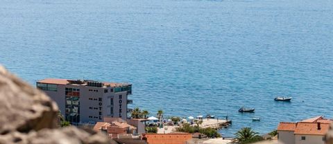 Zum Verkauf steht ein wunderschönes Gästehaus mit Swimmingpool und atemberaubender Aussicht in Podstrana, in der Nähe von Split. Dieses touristische Anwesen erstreckt sich über drei Ebenen mit insgesamt drei Wohnungen. Im Erdgeschoss befindet sich ei...