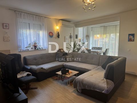 RIJEKA, VIŠKOVO - Mooi appartement op een rustige locatie Een prachtig 3-slaapkamer + woonkamer appartement in het centrum van Viškov staat te koop. Het bestaat uit 3 slaapkamers, waarvan de hoofdslaapkamer een eigen badkamer heeft. Een ruime woonkam...