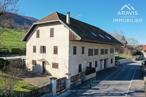 EXCLUSIVITÉ. A seulement deux kilomètres du lac d'Annecy, sur les premières hauteurs du village de Saint-Jorioz, nous vous proposons cette maison bâtie sur trois niveaux. Avec environ 114m2 de surface habitable et 4 chambres, elle bénéficie d'une vue...