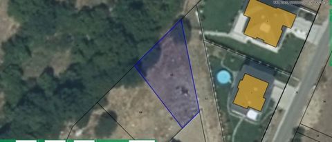 For sale a plot of land within the boundaries of the Veselchane district, in the area behind the White Nights store. The plot has an area of 386 sq.m. The place is regulated /for residential construction, low construction up to 10 meters/. There is e...