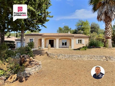 DRAGUIGNAN - Votre conseiller Propriétés-privées.com Stéphan LEVASSEUR vous propose cette maison de plain pied de 99 m² composée de 5 pièces située dans un quartier privilégié à proximité immédiate du centre ville tout en étant au calme et offrant un...