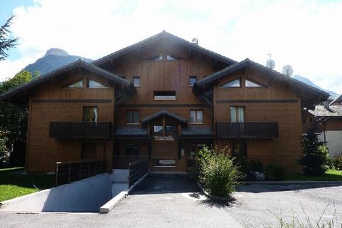 Perfekte Lage für diese Residenz, 200 m vom Zentrum von Morzine, den Skiliften und dem ESF entfernt. Ideale Lage für diese schöne, geräumige Wohnung. Mit einer Fläche von 110 m², davon 20 m² Zwischengeschoss im Dachgeschoss, im 1. Stock (ohne Aufzug)...