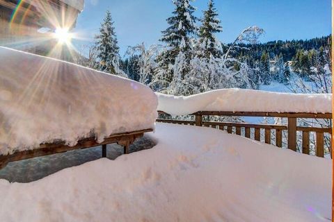 Chalet La Mésange Azuré – Außergewöhnliches Anwesen Neues Luxus-Chalet mit 6 Schlafzimmern und 6 Bädern, 5 Minuten vom Zentrum und 500 m von den Pisten und der Nyon-Seilbahn entfernt. Kostenlose Shuttlebushaltestelle neben dem Chalet. Dieses prächtig...