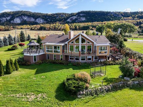 Nestled along the serene banks of the St. Lawrence River, this superb house with large bay windows offers an unparalleled retreat that feels like a private resort. Surrounded by lush greenery and tranquil nature, it boasts sweeping, unobstructed view...