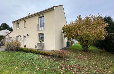 Propriétés-Privées.com du Pays d'Elbeuf vous propose cette propriété située sur le secteur recherché du Buquet. Idéale pour une famille avec ses 4 belles chambres et son jardin clos. Cette maison vous offre au rez-de-chaussée une entrée, un bel espac...