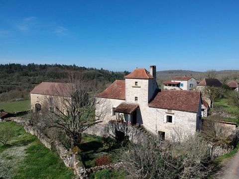 46260 LIMOGNE-EN-QUERCY à 5 minutes. Belle maison quercynoise 106m² 4 pièces, 2 chambres. Terrain 2.24Ha. Dépendances : grange et four à pain. Belle vue. Niveau R+1 Terrasse couverte 