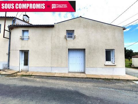 SOUS COMPROMIS ! 49110 MONTREVAULT SUR EVRE , Julie COMPAGNON vous présente une maison de 95 m² avec 2 chambres , garage et jardin non attenant mais très proche. Petit PRIX : 115 990 euros HAI ( soit 5.45 % à la charge de l'acquéreur) soit 110 000 eu...