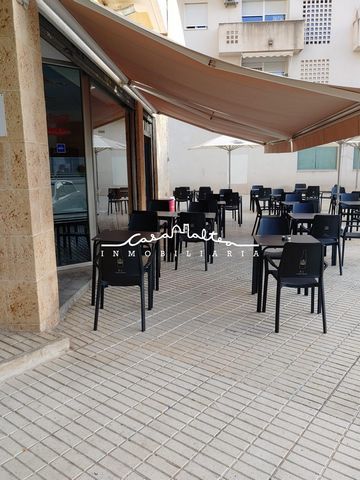 Local of about 76m2 with a large terrace. Fitted out as a cafeteria.~~With a toilet for women and another for men. With air conditioning.~~Don't miss this opportunity to start your business in a good area of ​​Altea, near the Plaza de la Pau and the ...