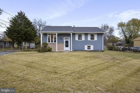 Welcome to this charming 4 bedroom home, located in the lovely Darcey Estates community, and within 15 minutes of downtown DC, 10 minutes from National Harbor, and less than 10 minutes to Joint Base Andrews. Upon arrival you'll be impressed by the la...