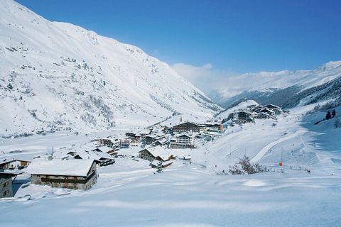 Deze mooie vakantiewoning in Längenfeld ligt in de deelgemeente Huben niet ver van de hoofdweg op ca. 8 km van Sölden. Het huis beschikt over in totaal 8 appartementen van 3 tot 8 personen. De appartementen zijn allemaal aantrekkelijk en deels met ve...