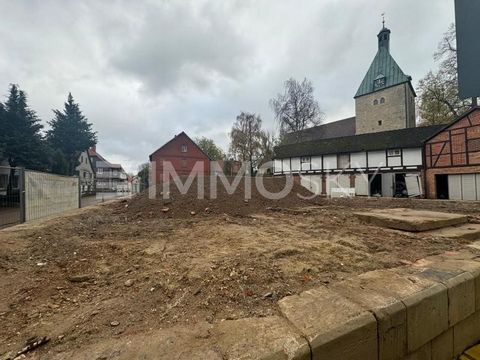 Mile widziany! Ta przestronna działka o powierzchni 973 m² w centralnej lokalizacji Salzhemmendorf oferuje szeroki wachlarz możliwości realizacji Twoich planów budowlanych. Pozwolenie na budowę jest już dostępne i ułatwia rozpoczęcie realizacji proje...