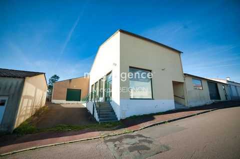 Situé en centre bourg, local commercial de 300m², hall d'exposition + 2 bureaux + wc et évier, garage de 17m², grenier de 150m², parking Sur un terrain de 692m². Prix de vente : 244791€ HT soit 246750€ TTC Les informations sur les risques auxquels ce...