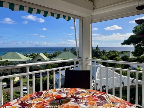 Appartement T2 plus mezzanine sans vis à vis offrant une vue imprenable sur l'océan et un accès direct à la plage. Situé dans une résidence entretenue, ce bien rare allie confort et tranquillité. Descriptif du bien : Terrasse panoramique : Une belle ...