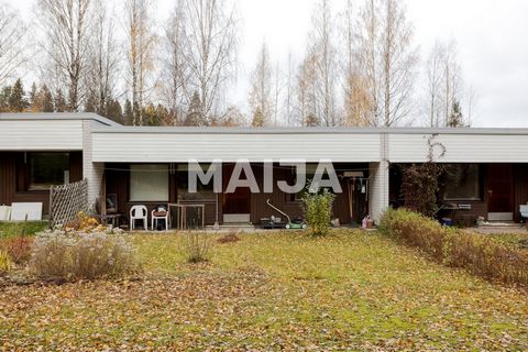 Dieses gepflegte Haus bietet energieeffiziente Fernwärme und hervorragende Lagerung mit zwei begehbaren Kleiderschränken und zwei warmen Abstellräumen. Parkplätze befinden sich bequem vor der Haustür. Ein Strand ist zu Fuß erreichbar und Jyväskylä is...