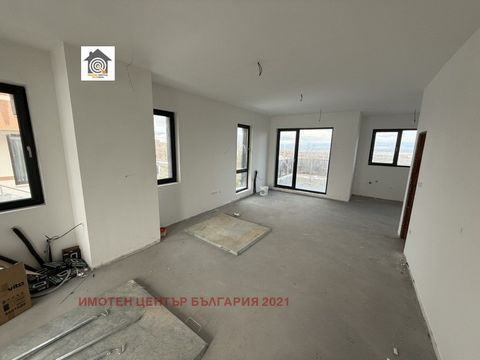 AKT 16 !! Property Center bietet ein neues Haus mit Genehmigung für die Nutzung im Dorf Lozen an. Das Haus hat 267m². Bebaute Fläche verteilt auf drei Etagen und 100 m². Dachterrasse. Es ist mit der höchsten Materialklasse gebaut - roter Keramikziege...