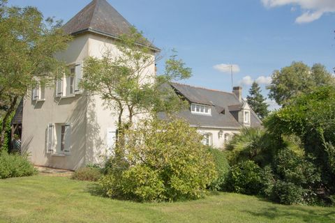 Located in the charming commune of Chouzé-sur-Loire (37140), this property enjoys an ideal location in the heart of the Touraine vineyards. Close to local amenities, it will delight wine and nature lovers, while being a short distance from the Loire ...