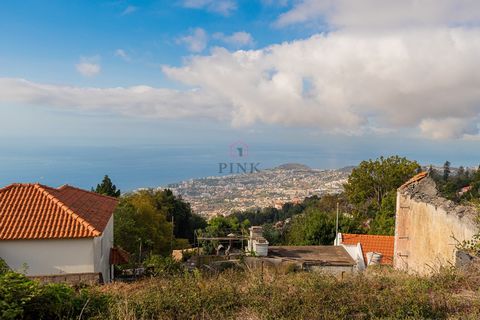 Gemischtes Gebäude auf einem Grundstück von 960 m², direkt an der Straße gelegen, mit herrlichem Blick über die Bucht von Funchal und toller Sonneneinstrahlung, in der charmanten Gemeinde Monte, die für ihre natürliche Schönheit und ruhige Umgebung b...