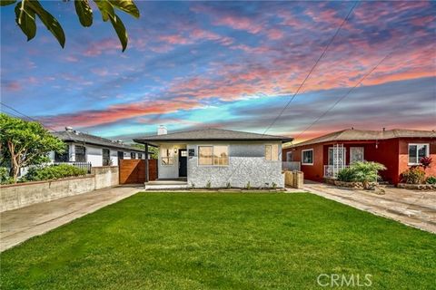 Discover exceptional living in the heart of the City of Champions! This beautifully remodeled 4-bedroom, 3-bathroom home sits just eight blocks from SoFi Stadium, the Intuit Dome, and the Kia Forum, placing you within reach of premier entertainment, ...