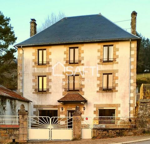 Vous recherchez une maison de caractère avec de beaux volumes ? Je vous propose cette maison située sur la commune de Peyrelevade, proche de toutes les commodités nécessaires, au cœur du plateau de Millevaches offrant un confort de vie paisible pour ...