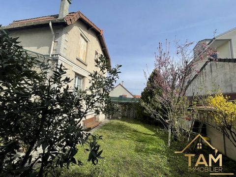 BIEN RARE - MAISON 4 PIÈCES AVEC JARDIN ET STATIONNEMENT À vendre à Nanterre mont Valèrien limite Suresnes (92000) : maison 4 pièces exposée sud-ouest de 80 m² et de 212 m² de terrain avec jardin. Cette maison comporte une pièce à vivre, deux chambre...