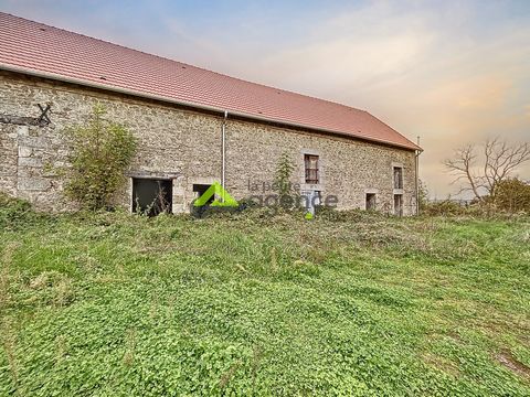 Votre Petite agence GUERET vous propose à la vente cette grange à aménager entièrement! Située sur la commune d'Ahun, en pleine campagne. Idéal pour un artisan ou bricoleur. Travaux à prévoir! Toiture entièrement refaite à neuve et vendue avec petite...