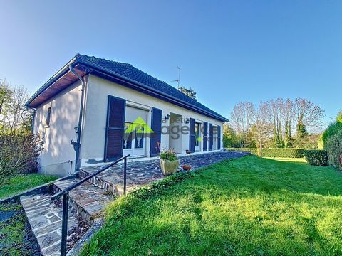 Votre Petite Agence guéret Vous propose à la vente ce superbe pavillon de plain-pied avec ses 1000 m2 de verdure. Idéalement située sur la commune de Jarnages, vous êtes à proximité de toutes commodités et à l'abri des regards. Il se compose d'une be...