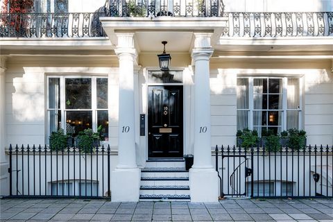 Genesteld in een van de meest prestigieuze tuinpleinen van Notting Hill, Leinster Square, biedt dit uitzonderlijke penthouse-appartement de zeldzame kans om een stukje geschiedenis met een eigentijdse twist te verwerven. Deze fantasierijke laterale v...