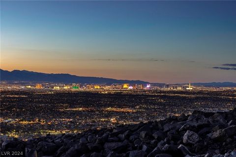 Bienvenue à MacDonald Highlands, la communauté de country club fermée de garde 5 étoiles la plus exclusive de luxe à Henderson, NV. MacDonald Highlands est connu pour ses vues panoramiques les plus spectaculaires sur toute la ville, les Red Rock Moun...