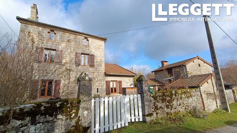 A33760MRS23 - Cette jolie maison en pierre rénovée comprend un beau séjour avec cheminée en pierre, une salle à manger, une cuisine équipée , une salle de bain et des toilettes au rez-de-chaussée, une grande chambre au premier étage et une grande cha...