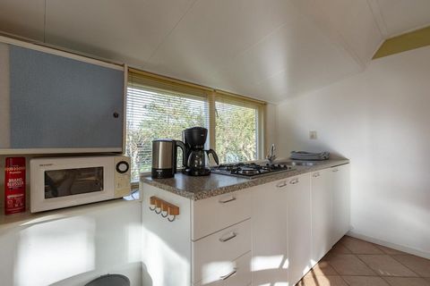 Vrijstaand vakantiehuis in het Sandepark, op loopafstand van het heerlijke strand van Groote Keeten. Via een prachtige wandelroute door de duinen bereikt u snel de zee en het strand van Groote Keeten. Het gezellige vakantiehuis Sandeparlk 93 is gesch...