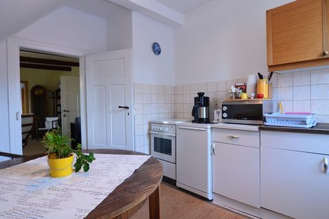 Dit sfeervolle appartement in Harz beschikt over een mooi uitzicht vanaf het fijne balkon, waar je goed tot rust kunt komen. Er is 1 slaapkamer waar maximaal 2 gasten in kunnen verblijven. Deze optie is ideaal voor stellen. Begin de dag met een friss...