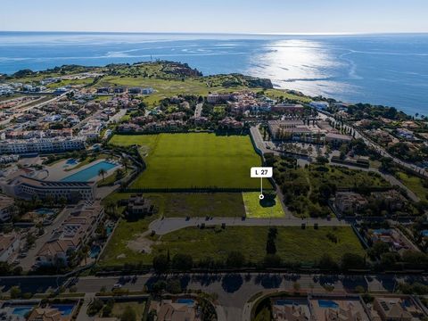 Présentant une opportunité rare de posséder un superbe terrain dans le quartier le plus recherché de Lagos, Porto de Mós. Cet impressionnant terrain de 1 196 m² offre une merveilleuse toile vierge pour la construction de la maison de vos rêves, avec ...