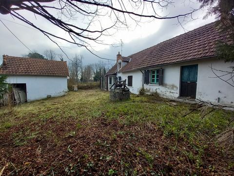 Te renoveren boerderij met bijgebouwen op een omheind perceel van meer dan 900 m2, op 5 minuten van Decize waar alle voorzieningen en SNCF-station zich bevinden. Het omvat een keuken met open haard en vijf aangrenzende kamers voor een oppervlakte van...