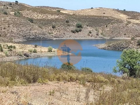 Grundstück mit 100.060m², 10 Hektar. Neben dem 'BARRAGEM DA CAROUCHA' - in Botelhas, Castro Marim. Das Hotel liegt neben dem See des Caroucha-Staudamms. Er steht dem Damm gegenüber. Freier Blick auf die Berge der Algarve und den Staudammsee. Grundstü...