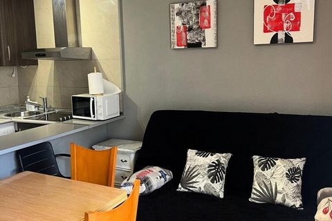 Welcome to this charming apartment located in the center of Salou! This cozy one-bedroom apartment offers everything you need for an unforgettable vacation in vibrant Salou. With its modern, fully equipped open kitchen and bright living-dining room w...