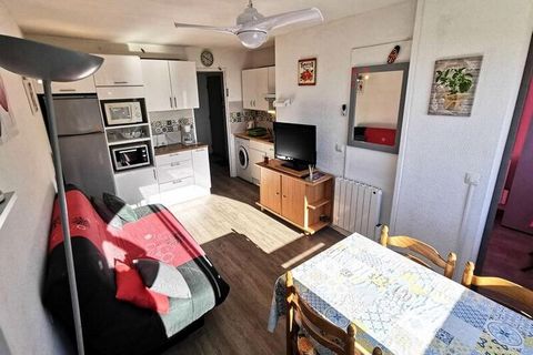 This two-room apartment with a cabin is an ideal choice for a group or family of up to 4 people, offering a superb view of the channel and surrounding mountains. The apartment features a bedroom with a comfortable double bed and a cabin with two sing...