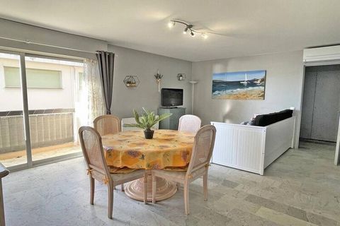 Appartement T2 de 55m² - Résidence La Caravelle 1er étage avec ascenseur (accès à l'immeuble par escaliers) - 4 personnes maximum Spacieux appartement 2 pièces bien équipé, climatisé et bénéficiant d'un balcon avec belle vue mer, équipé pour 4 person...