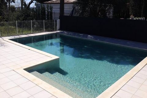 Apartamento con PISCINA - MAGNÍFICA VISTA AL MAR Formación Si desea pasar unas vacaciones en un lugar paradisíaco, exótico y lleno de serenidad, ¡venga a descubrir Sainte-Maxime! Es un gran placer invitarte a mi cálido apartamento, listo para recibir...