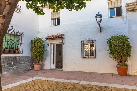 Sale of semi-detached house in the center of Cancelada (Estepona).The house dates back to 1930 and has been renovated repeatedly by its owners, always preserving the original essence of the house.The main facade faces a beautiful typical Andalusian s...