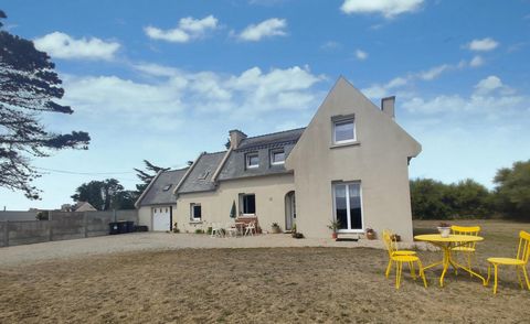 Cléder – Maison rénovée de 94 m² à 200 m de la plage, terrain de 1967 m²