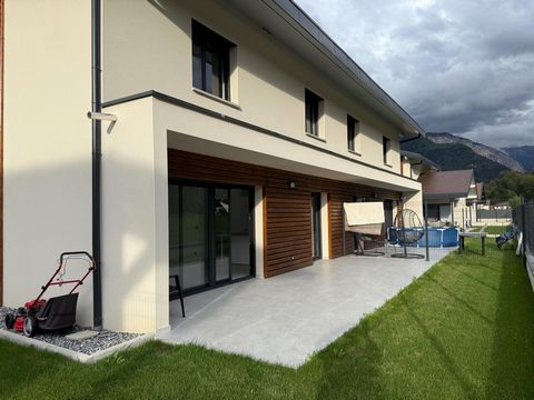 Le charme d'une maison neuve, la chaleur d'un vrai foyer... Bienvenue chez vous