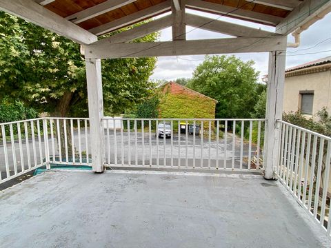 maison de village avec terrasse et garage