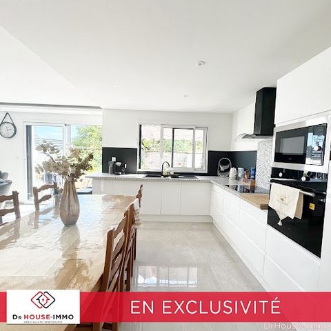 21110 Genlis, Maison neuve de 2023 au norme RT2012, de type 6, 4 chambres, séjour, cuisine ouverte, proche supermarché, Gare. Construction artisans de haut de gamme pour cette maison de 120 M², neuve, achevée Septembre 2023, sur un terrain de 211 m²,...