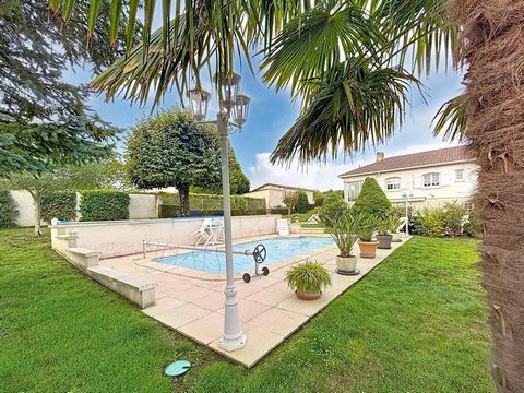 Propriété avec piscine de 200 m² au cœur de Châteauneuf-sur-Charente