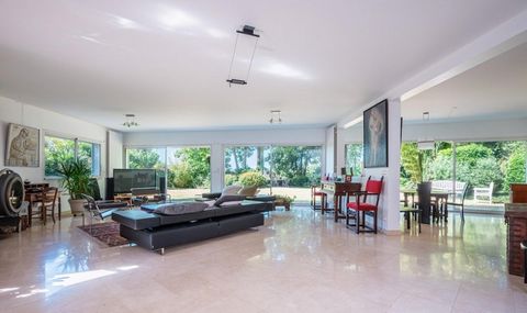 Maison contemporaine d’architecte – 284 m² – Jardin arboré et dépendances