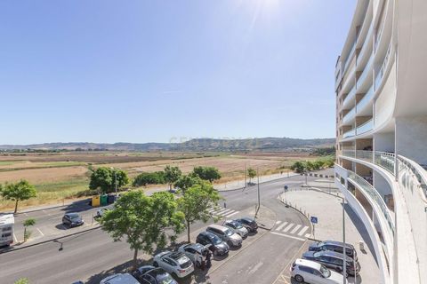 Vivre ici, c'est profiter du confort, de la modernité et d'une vue imprenable sur la campagne. Cet appartement T3, construit en 2020, est comme neuf et pensé dans les moindres détails pour ceux qui recherchent la qualité de vie. L'accès se fait par a...