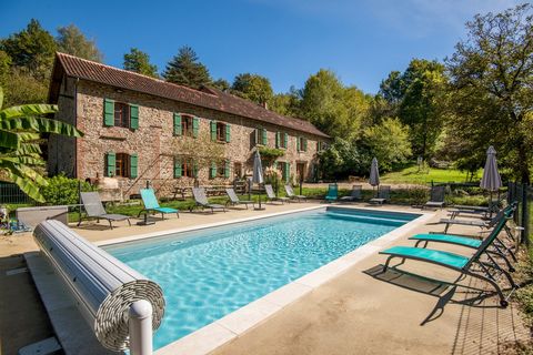 LONGERE - 425M² HABITABLE AVEC PISCINE SUR 5HA